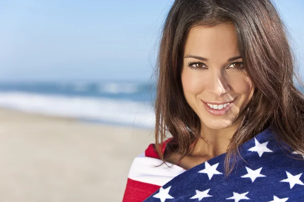 Young Woman Wrapped in American Flag Towel on a Beach — Stock Photo, Image