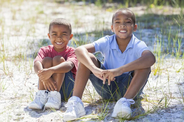 Két afrikai-amerikai fiú — Stock Fotó
