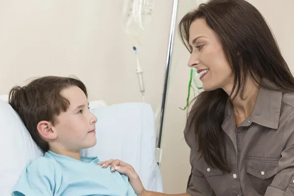 Young Boy Child Patient In Hospital Bed With Mother — Stock Photo, Image