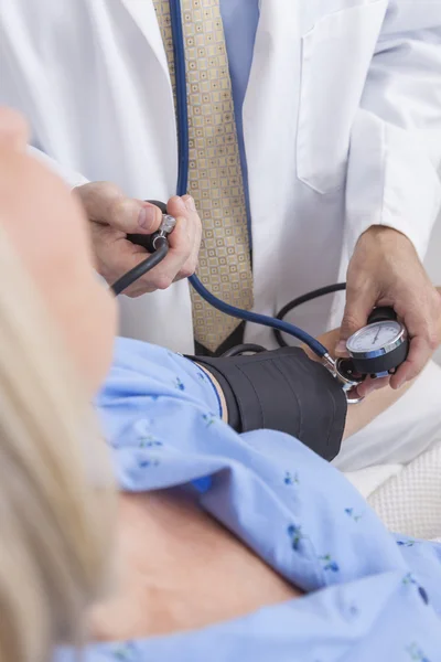 Senior Woman Having Blood Pressure Taken — Stock Photo, Image