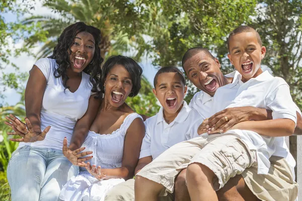 Familia afroamericana Padres e hijos — Foto de Stock