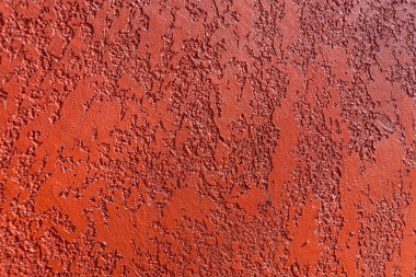 Yakın plan, dekoratif alçıdan yapılmış kırmızı cephe dokusu.