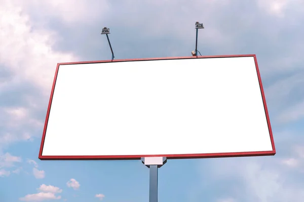 Długa Makieta Billboardowa Tle Nieba — Zdjęcie stockowe