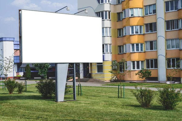 Leere Weiße Plakatmockup Mit Grauem Rand Vor Dem Hintergrund Der — Stockfoto