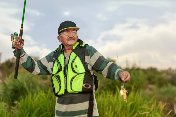 Rybak Spinning Połowów Mostu Połowów Łodzi — Zdjęcie stockowe