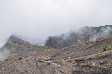 Irazu volkanı 3432 metrede, San Jose 'den kolayca ziyaret edilebilir.