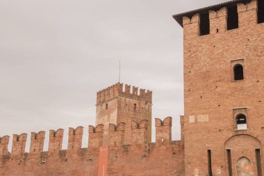 Castelvecchio Müzesi. Eski Verona kasabasında şehir turu. Verona, İtalya 'da 4 Ekim 2021' de çekildi.