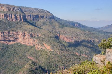 The Blyde River Canyon is the one of the larger canyons on Earth but much smaller than those of Asia , the Grand Canyon and the Fish River Canyon