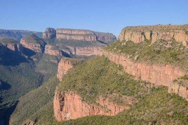 The Blyde River Canyon is the one of the larger canyons on Earth but much smaller than those of Asia , the Grand Canyon and the Fish River Canyon