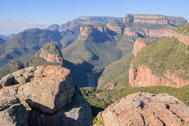 The Blyde River Canyon is the one of the larger canyons on Earth but much smaller than those of Asia , the Grand Canyon and the Fish River Canyon