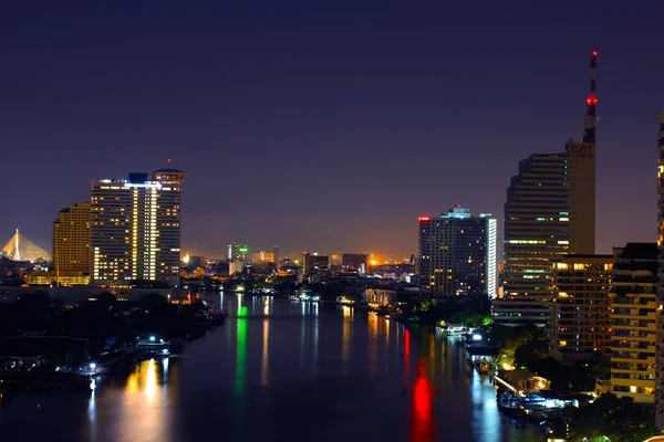 Bangkok nehir manzarası, gece.