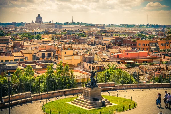 On the streets of Rome in the summer. Italy. — Stock Photo, Image