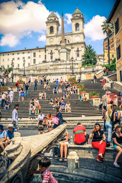 Trinita dei monti. španělské kroky. náměstí Piazza di spagna. Roma. to — Stock fotografie