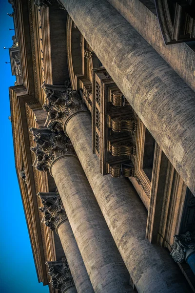 Basilica San Pietro. Piazza San Pietro. Vatican. Italy. — Stock Photo, Image