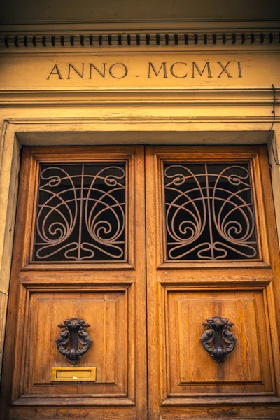 On the streets of Rome in the summer. Italy. — Stock Photo, Image