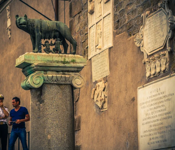 Lobo Capitolino. Romulus e Remus. Roma. Itália . — Fotografia de Stock