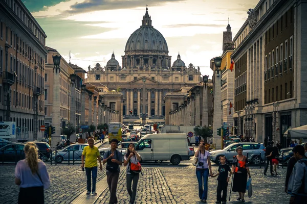 Piazza san pietro. Vatikán. Itálie. — Stock fotografie