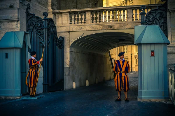 Cohors pedestres Helvetiorum a sacra custodia Pontificis. Piazza — Fotografia de Stock