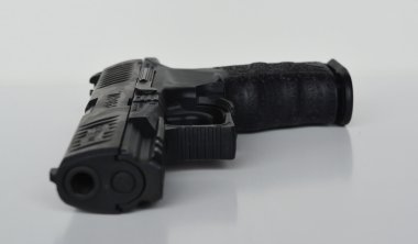 Hollanda polisi, Walther P99q yeni silah.