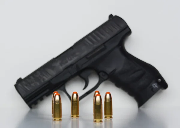 Hollanda polisi, Walther P99q yeni silah.
