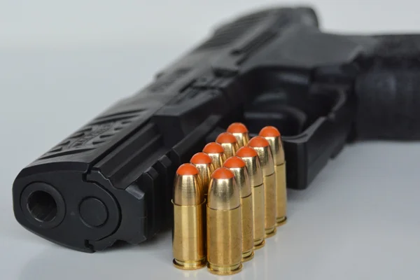 Nová zbraň nizozemské policie, Walther P99q. — Stock fotografie
