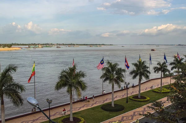 Mekong-joki Phnom Penhissä — kuvapankkivalokuva