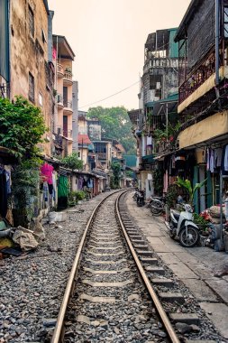 Hanoi, Vietnam 'daki tren sokağı.