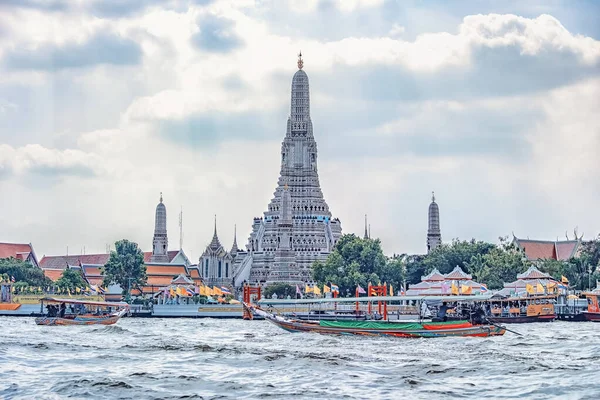 タイのバンコクにあるワット アルン寺院 — ストック写真