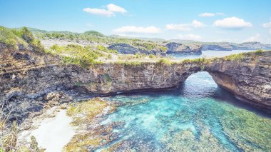 Endonezya 'nın Nusa Penida adasındaki kırık plaj