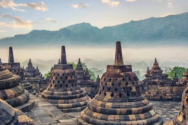 インドネシア中部ジャワのボロブドゥール仏教記念碑 — ストック写真