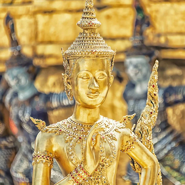 Golden Kinnara Statue Emerald Buddha Temple Grand Palace Bangkok — Zdjęcie stockowe
