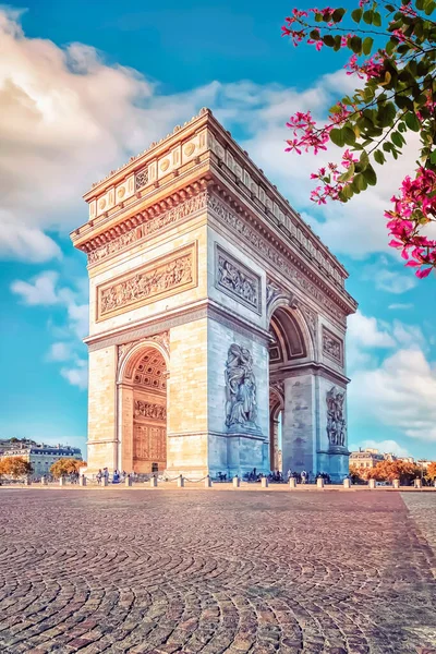 昼間のパリの凱旋門 — ストック写真
