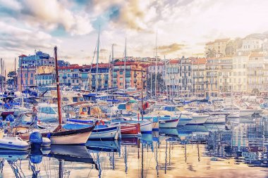 Yaz boyunca Cannes 'daki eski liman