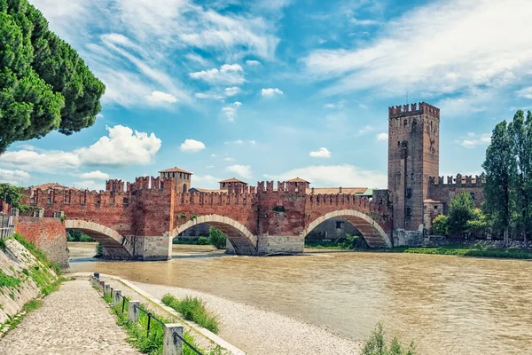 İtalya, Verona 'da eski bir köprü