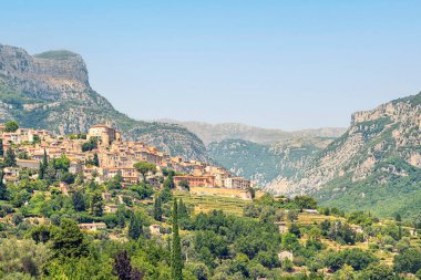 Fransız Rivierası 'ndaki Le-Bar-Sur-Loup köyü