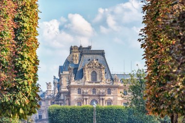 Paris 'teki Le Louvre Müzesi