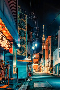 Akşamları Tokyo caddesi, Japonya