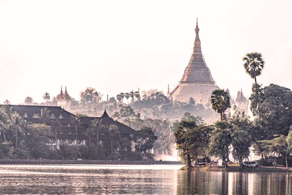 Lago Kandawgyi Cidade Rangum Com Famoso Pagode Shwedagon — Fotografia de Stock
