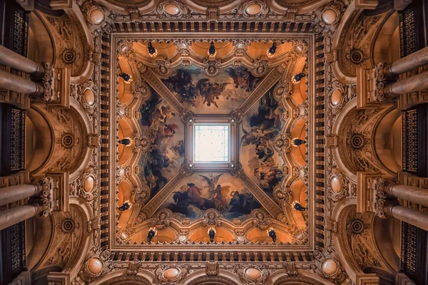 Внутри Дворца Гарнье Оперного Театра Париже — стоковое фото