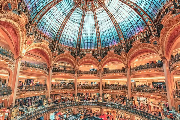 Вересень 2018 Boulevard Haussmann Paris France Galeries Lafayette Shopping Mall — стокове фото