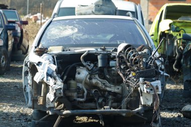 parçalanmış araba