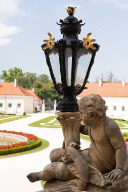 Macaristan 'ın Fertod kentindeki ünlü Esterhazy Kalesi' nin resmi