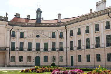 Macaristan 'ın Fertod kentindeki ünlü Esterhazy Kalesi' nin resmi