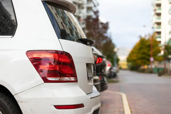 Detailní Záběr Lesklé Moderní Auto Parkovišti Centru Budapešti — Stock fotografie