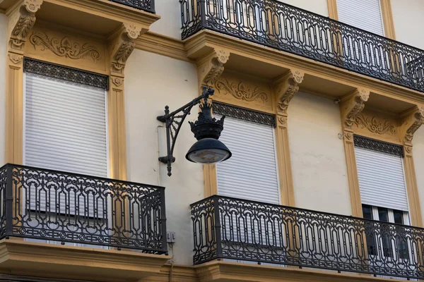 バレンシアのカラフルな古いアパートの写真 スペイン — ストック写真