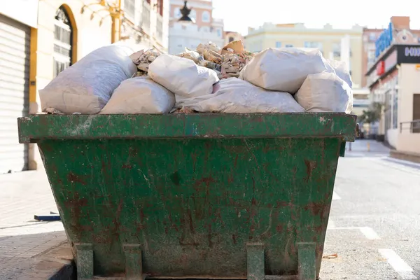Picture Fully Loaded Dumpster Construction Materials — Stock Photo, Image