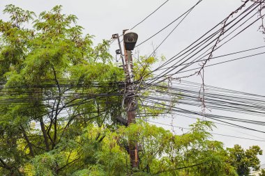 Elektrik kablosunun dağınık düzeni