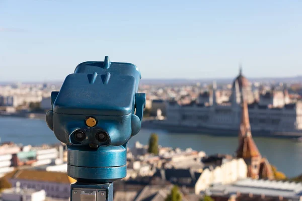 Nahaufnahme Eines Fernglases Mit Blauer Münze Budapest Ungarn — Stockfoto