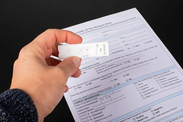 Close Picture Man Hand Holding Coronavirus Test Medical Paperwork Balck — Stock Photo, Image