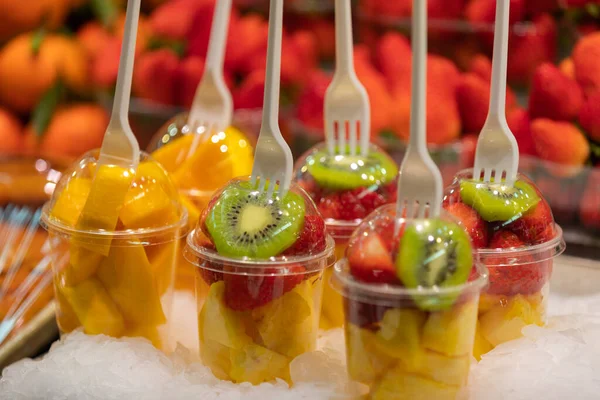 Közelkép Finom Lédús Gyümölcsökről Valencia Központi Piacán Spanyolországban — Stock Fotó